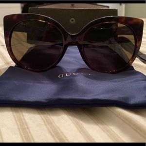 NEVER WORN Gucci Sunglasses
